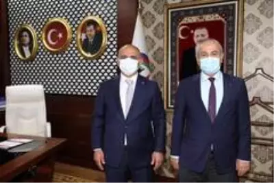 Büyükgöz, tedavisi tamamlanan Söğüt'ü ziyaret etti Büyükgöz, tedavisi tamamlanan Söğüt'ü ziyaret etti