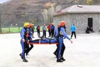 Son dakika... Çatak'ta 'Arama Kurtarma Operasyon Merkezi' kuruldu Son dakika... Çatak'ta 'Arama Kurtarma Operasyon Merkezi' kuruldu
