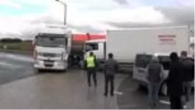 Çerkezköy'de hafriyat kamyonu ile yük kamyonu çarpıştı Çerkezköy'de hafriyat kamyonu ile yük kamyonu çarpıştı