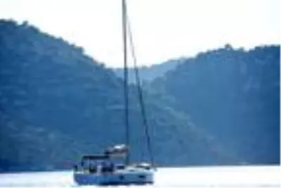 Demre'de bitmeyen yazın keyfini turistler çıkarıyor Demre'de bitmeyen yazın keyfini turistler çıkarıyor