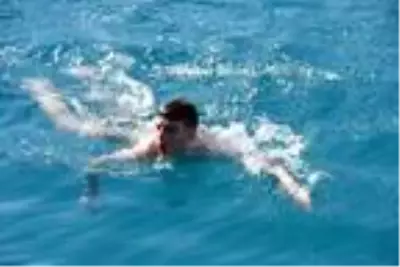 Demre'de bitmeyen yazın keyfini turistler çıkarıyor Demre'de bitmeyen yazın keyfini turistler çıkarıyor