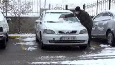 Erzurum'da soğuk hava ve sis etkili oluyor Erzurum'da soğuk hava ve sis etkili oluyor