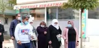 Diyarbakır: Evlatlarını HDP ve PKK'dan istemek için eylem yapanlara iki aile daha katıldı Diyarbakır: Evlatlarını HDP ve PKK'dan istemek için eylem yapanlara iki aile daha katıldı