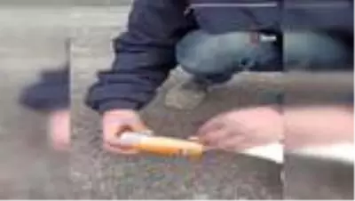 Gagasına öyle bir şey sıkıştı ki, yardımına vatandaşlar koştu Gagasına öyle bir şey sıkıştı ki, yardımına vatandaşlar koştu