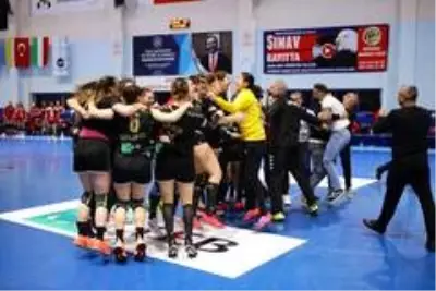KASTAMONU - Hentbol: EHF Kadınlar Avrupa Ligi - Kastamonu Belediyespor: 31 - DVSC Schaeffler: 30 KASTAMONU - Hentbol: EHF Kadınlar Avrupa Ligi - Kastamonu Belediyespor: 31 - DVSC Schaeffler: 30