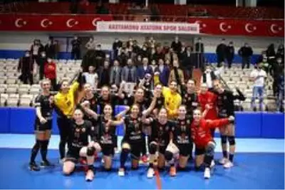 KASTAMONU - Hentbol: EHF Kadınlar Avrupa Ligi - Kastamonu Belediyespor: 31 - DVSC Schaeffler: 30 KASTAMONU - Hentbol: EHF Kadınlar Avrupa Ligi - Kastamonu Belediyespor: 31 - DVSC Schaeffler: 30