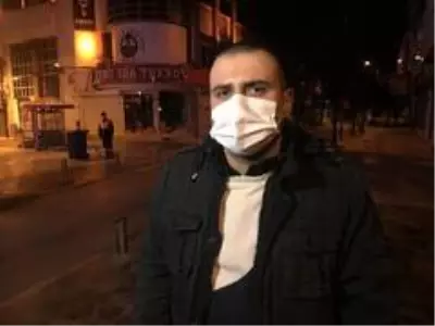Herkes evlerine gitti, sokaklar temizlikçilere kaldı Herkes evlerine gitti, sokaklar temizlikçilere kaldı