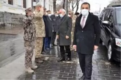 İçişleri Bakan Yardımcısı Ersoy: 'İlk sokağa çıkma yasağı bu akşam başlıyor' İçişleri Bakan Yardımcısı Ersoy: 'İlk sokağa çıkma yasağı bu akşam başlıyor'