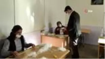 İlçede üretilen 50 bin adet maske ücretsiz dağıtılmaya başlandı