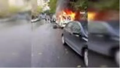 İstanbul'da korku dolu anlar: Minibüsler alev alev yandı İstanbul'da korku dolu anlar: Minibüsler alev alev yandı