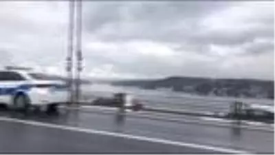 İşten çıkarılmalarına tepki gösteren bir grup köprüde eylem yaptı İşten çıkarılmalarına tepki gösteren bir grup köprüde eylem yaptı