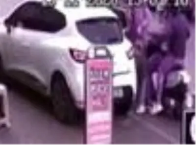 İzmir'de kapkaç dehşeti: O anlar kamerada İzmir'de kapkaç dehşeti: O anlar kamerada