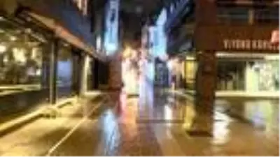 Kadıköy ve Üsküdar'da sokağa çıkma kısıtlaması başladı, sokaklar boşaldı Kadıköy ve Üsküdar'da sokağa çıkma kısıtlaması başladı, sokaklar boşaldı
