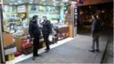 Kadıköy ve Üsküdar'da sokağa çıkma kısıtlaması başladı, sokaklar boşaldı Kadıköy ve Üsküdar'da sokağa çıkma kısıtlaması başladı, sokaklar boşaldı