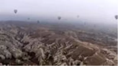 Kapadokya'da balonlar 'sis denizi'nde uçtu Kapadokya'da balonlar 'sis denizi'nde uçtu