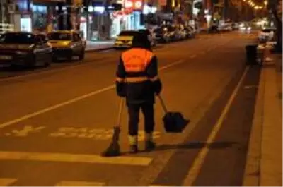 Kars'ta polis eksi 5 derece soğukta denetim yaptı Kars'ta polis eksi 5 derece soğukta denetim yaptı