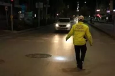 Kırşehir'de, sokaklar ve meydanlar boşaldı Kırşehir'de, sokaklar ve meydanlar boşaldı