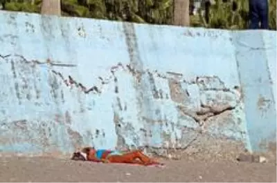 Kısıtlama öncesi Konyaaltı Sahili turistlere kaldı, kent sakinleri de fotoğraf çekinmekle yetindi