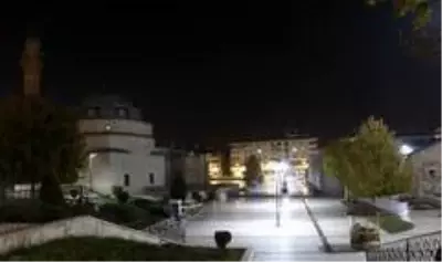 Kısıtlama sonrası tarihi kent meydanında kartpostallık görüntüler oluştu Kısıtlama sonrası tarihi kent meydanında kartpostallık görüntüler oluştu