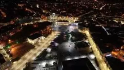 Kısıtlama sonrası tarihi kent meydanında kartpostallık görüntüler oluştu Kısıtlama sonrası tarihi kent meydanında kartpostallık görüntüler oluştu