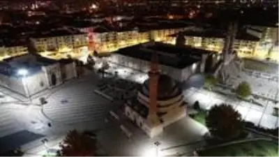 Kısıtlama sonrası tarihi kent meydanında kartpostallık görüntüler oluştu Kısıtlama sonrası tarihi kent meydanında kartpostallık görüntüler oluştu