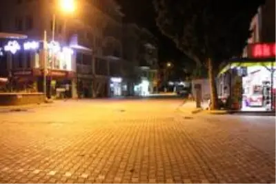 Kısıtlamanın ilk gününde Osmaneli sokakları boş kaldı Kısıtlamanın ilk gününde Osmaneli sokakları boş kaldı