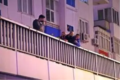 Sokak kısıtlamasına dakikalar kala yasa boğan ölüm! Baba, 18 yaşındaki oğlunun cenazesi başında sinir krizi geçirdi Sokak kısıtlamasına dakikalar kala yasa boğan ölüm! Baba, 18 yaşındaki oğlunun cenazesi başında sinir krizi geçirdi