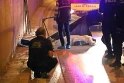 Sokak kısıtlamasına dakikalar kala yasa boğan ölüm! Baba, 18 yaşındaki oğlunun cenazesi başında sinir krizi geçirdi Sokak kısıtlamasına dakikalar kala yasa boğan ölüm! Baba, 18 yaşındaki oğlunun cenazesi başında sinir krizi geçirdi