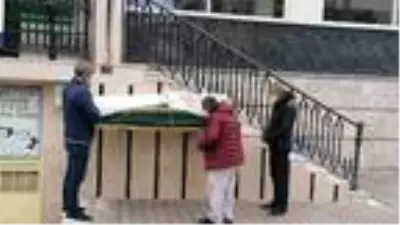 Kızını trafik kazasında kaybeden baba: Kurban olduğum yavrum, gelinlikle gidecekken tabutla gidiyor Kızını trafik kazasında kaybeden baba: Kurban olduğum yavrum, gelinlikle gidecekken tabutla gidiyor