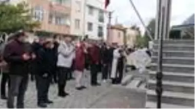 Kızını trafik kazasında kaybeden baba: Kurban olduğum yavrum, gelinlikle gidecekken tabutla gidiyor Kızını trafik kazasında kaybeden baba: Kurban olduğum yavrum, gelinlikle gidecekken tabutla gidiyor