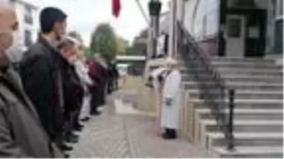 Kızını trafik kazasında kaybeden baba: Kurban olduğum yavrum, gelinlikle gidecekken tabutla gidiyor Kızını trafik kazasında kaybeden baba: Kurban olduğum yavrum, gelinlikle gidecekken tabutla gidiyor
