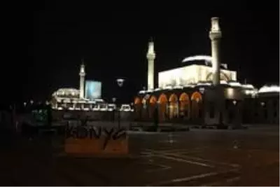 Konya'da cadde meydanlarda sessizlik Konya'da cadde meydanlarda sessizlik