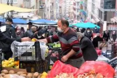Korona virüs temaslı pazarcı kardeşler satış yaparken yakalandı Korona virüs temaslı pazarcı kardeşler satış yaparken yakalandı