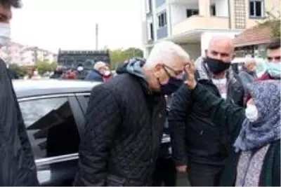 Korona virüsü yenen belediye başkanı 45 gün sonra evine döndü Korona virüsü yenen belediye başkanı 45 gün sonra evine döndü