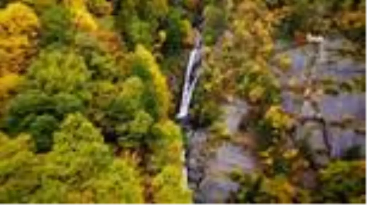 Küreklidere Şelalesi'nde sonbahar güzelliği