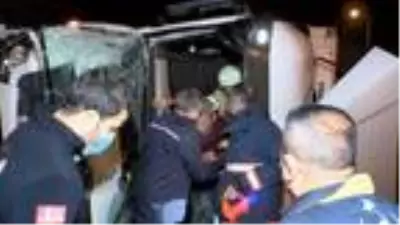 KUZEY MARMARA OTOYOLU'NDA DEVRİLEN TIR'IN SÜRÜCÜSÜ YARALANDI KUZEY MARMARA OTOYOLU'NDA DEVRİLEN TIR'IN SÜRÜCÜSÜ YARALANDI