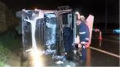KUZEY MARMARA OTOYOLU'NDA DEVRİLEN TIR'IN SÜRÜCÜSÜ YARALANDI KUZEY MARMARA OTOYOLU'NDA DEVRİLEN TIR'IN SÜRÜCÜSÜ YARALANDI