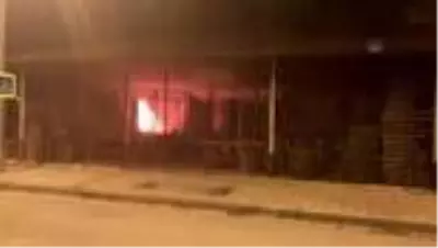 Son dakika haberleri: Marangoz atölyesinde çıkan yangın hasara neden oldu Son dakika haberleri: Marangoz atölyesinde çıkan yangın hasara neden oldu