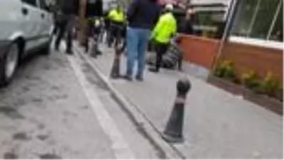 Masaya servis isteyen müşterilerle garson arasında çıkan kavgada 2 kişi yaralandı Masaya servis isteyen müşterilerle garson arasında çıkan kavgada 2 kişi yaralandı