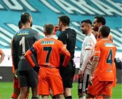 Mehmet Topal 4 sezon sonra kırmızı kart gördü Mehmet Topal 4 sezon sonra kırmızı kart gördü