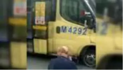Son dakika... Minibüslerin çarpışma anı kamera Son dakika... Minibüslerin çarpışma anı kamera