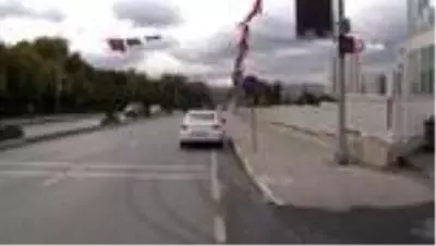 Son dakika... Minibüslerin çarpışma anı kamera Son dakika... Minibüslerin çarpışma anı kamera