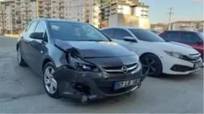 Motosiklet, otomobile çarptı... O anlar kamerada Motosiklet, otomobile çarptı... O anlar kamerada