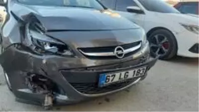 Motosiklet, otomobile çarptı... O anlar kamerada Motosiklet, otomobile çarptı... O anlar kamerada