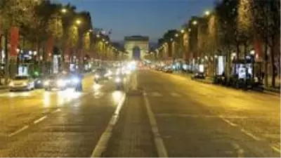 - Paris'te vitrinler salgına rağmen yeni yıl öncesinde ışıl ışıl- Paris yeni yıl kutlamalarına hazır - Paris'te vitrinler salgına rağmen yeni yıl öncesinde ışıl ışıl- Paris yeni yıl kutlamalarına hazır