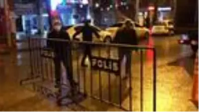 Son dakika haber: Polis kent merkezini bariyerle kapattı Son dakika haber: Polis kent merkezini bariyerle kapattı