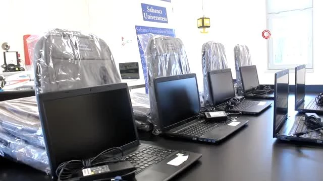 Sabancı Üniversitesi'nden Ayvalıklı öğrencilere 224 adet bilgisayar
