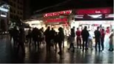 Sokağa çıkma kısıtlaması öncesi vatandaşlar restoranlara akın etti