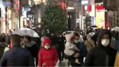 Sokağa çıkma kısıtlaması öncesi vatandaşlar restoranlara akın etti Sokağa çıkma kısıtlaması öncesi vatandaşlar restoranlara akın etti