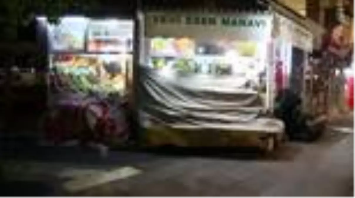 Sokağa çıkma kısıtlamasının ardından cadde ve sokaklar boş kaldı